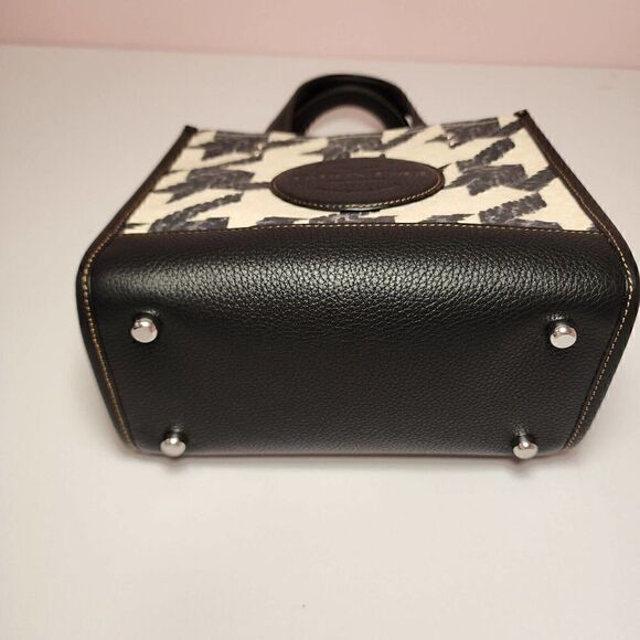 COACH CJ623 Dempsey Tote 22 Canvas & Leather Houndstooth Print Patch Cream - Picture 6 of 6